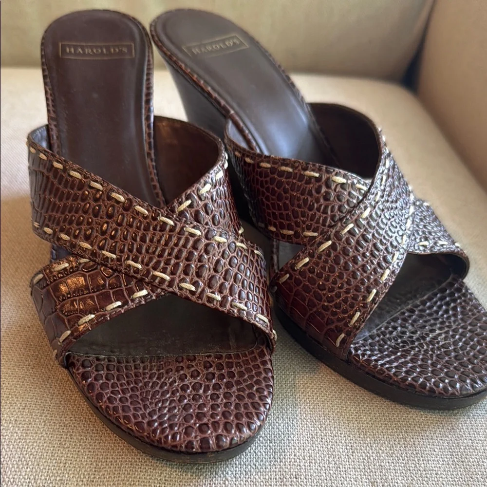 Harold's Vintage Brown Leather Wedges with‎ Woven Design